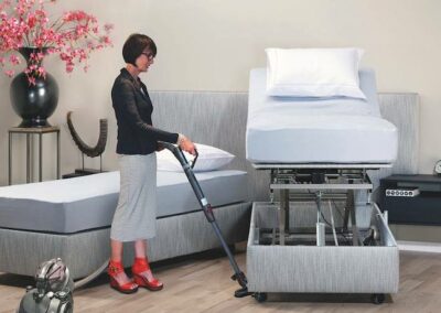 senior stofzuigt tussen deelbaar hoog laag bed