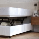 close up hoog laag bed manifesto met techniek goed zichtbaar