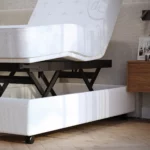 close up hoog laag bed manifesto met hoofd- en voetverstelling