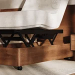 Close up van houten hoog laag bed met hoog laag en hoof/voet verstelling in positie