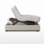 Hoog-laag bed met Anti-Trendelenburg-optie in fauteuilpositie.