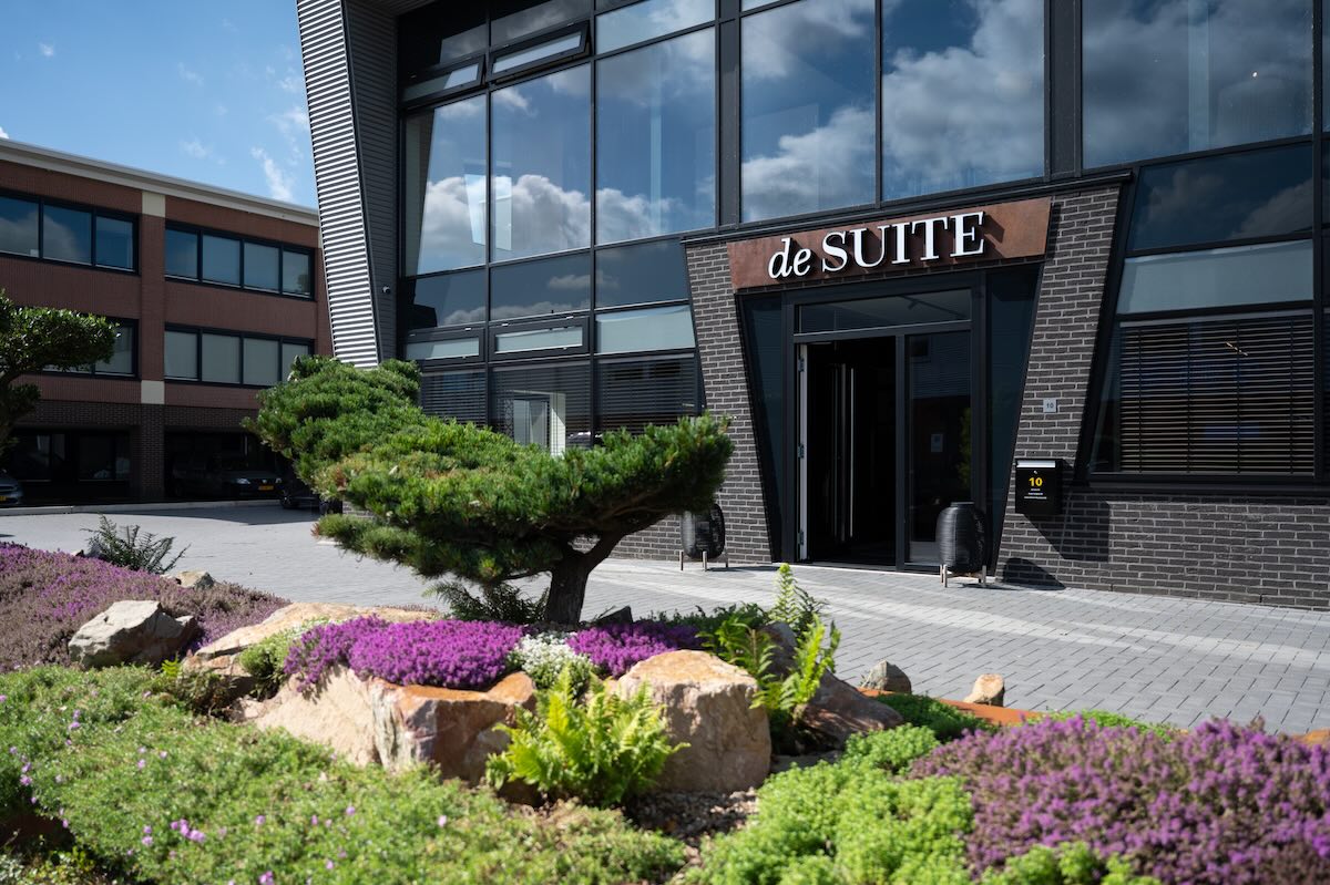 Entree van De Suite showroom
