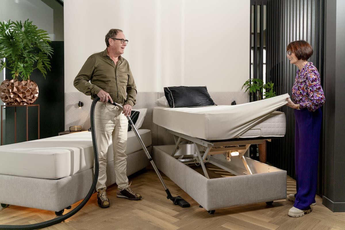 Hoog-laag bed bij Parkinson: in hoogte verstelbaar, deelbaar en verrijdbaar
