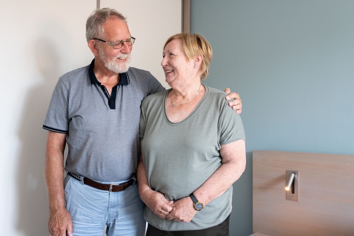 Klant tevreden met nieuw hoog-laag bed