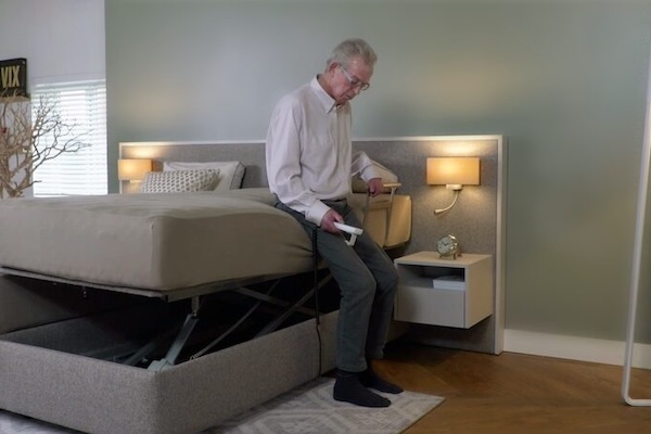Man met Parkinson staat makkelijker op dankzij hoog-laag bed